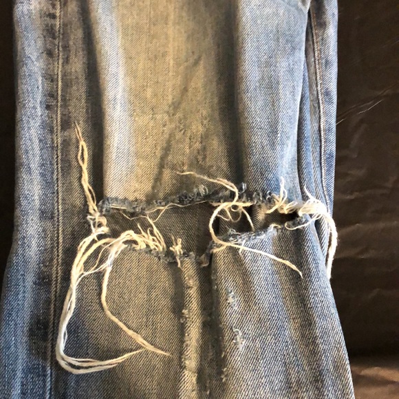 Ripped Levi’s Jeans - Picture 4 of 4